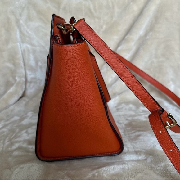 Excellent Michael Kors Selma saffiano leather satchel in coral - Picture 2 of 11